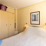 Дом отдыха 4 Bedroom Beautiful Home In Torrevieja Торевьиа