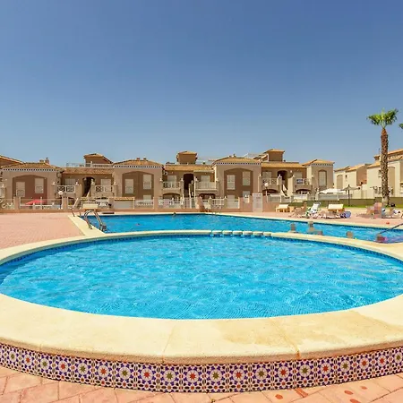 Сasa de vacaciones Nice Home In Torrevieja With Swimming Pool *